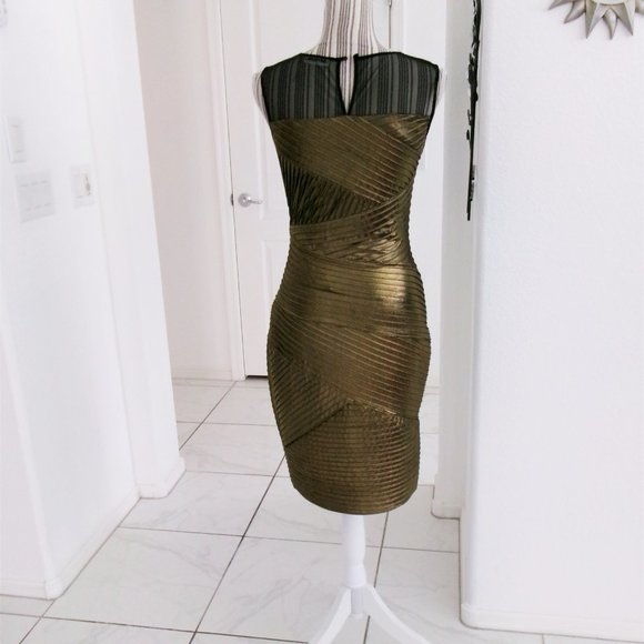 Brand New Calvin Klein Gold Metallic Fitted Sleeveless Party Dress Shimmery 4 - Picture 9 of 12
